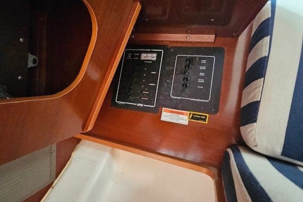Argentum 33ft Beneteau Yacht For Sale
