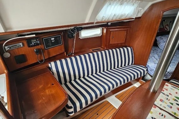 Photo of the 2004 Beneteau Oceanis Clipper 331 "Argentum"
