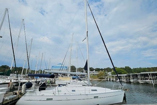 Photo of the 2004 Beneteau Oceanis Clipper 331 "Argentum"