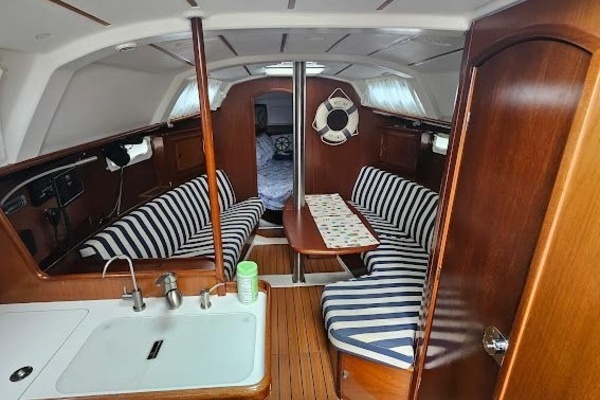 Photo of the 2004 Beneteau Oceanis Clipper 331 "Argentum"