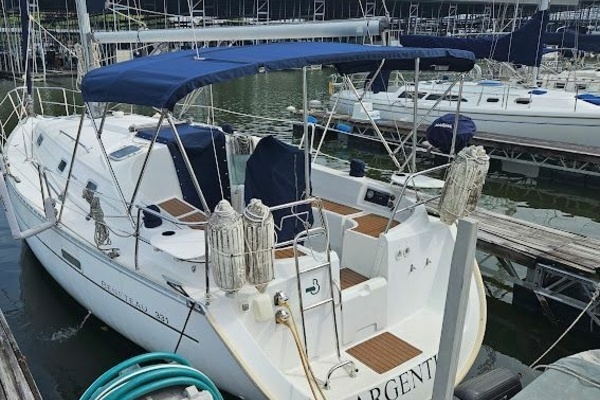 Photo of the 2004 Beneteau Oceanis Clipper 331 "Argentum"