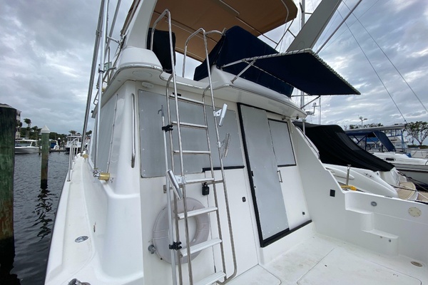 39ft Bayliner Yacht For Sale