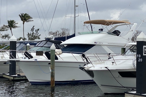 Photo of the 2001 Bayliner 3988 Motoryacht