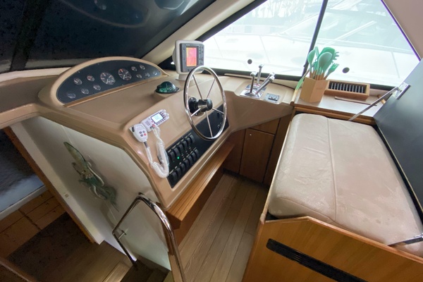 39ft Bayliner Yacht For Sale