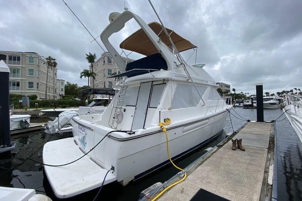 Photo of the 2001 Bayliner 3988 Motoryacht