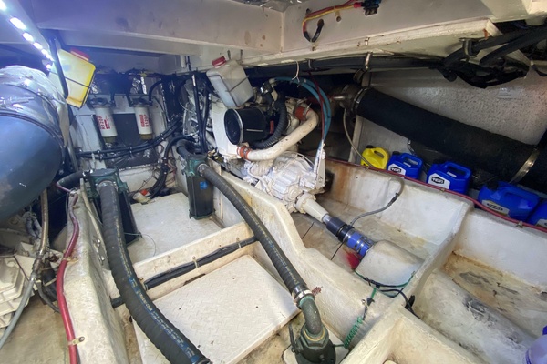 39ft Bayliner Yacht For Sale