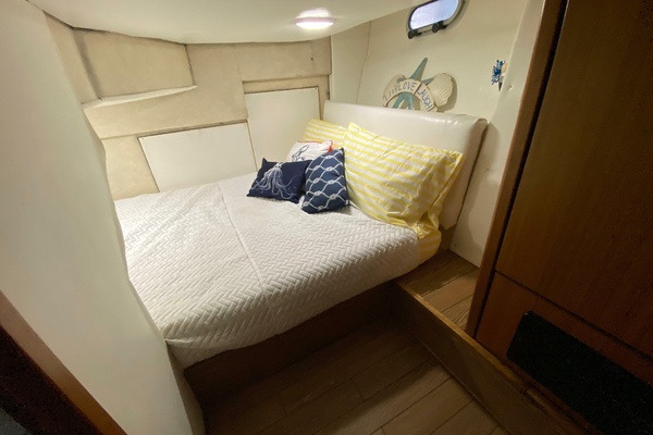 39ft Bayliner Yacht For Sale