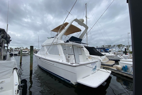 Photo of the 2001 Bayliner 3988 Motoryacht