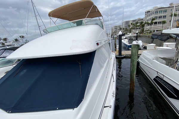 39ft Bayliner Yacht For Sale