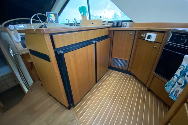 39ft Bayliner Yacht For Sale