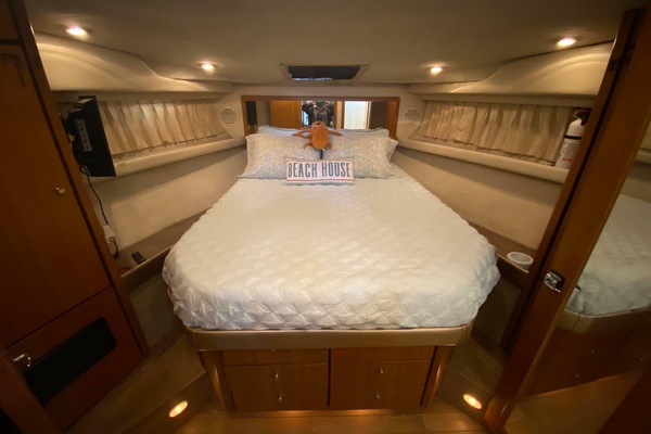 39ft Bayliner Yacht For Sale