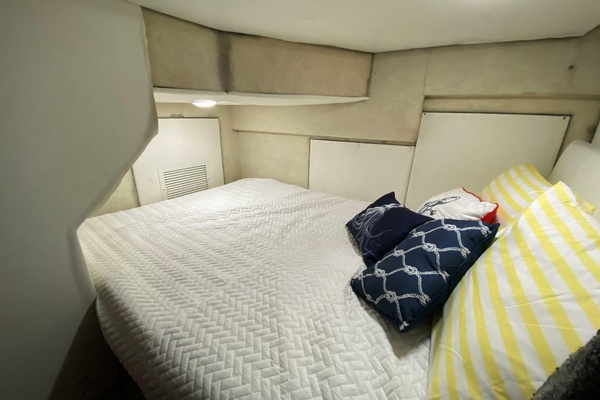 39ft Bayliner Yacht For Sale