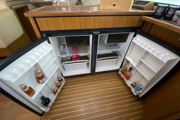 39ft Bayliner Yacht For Sale