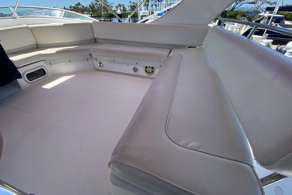 39ft Bayliner Yacht For Sale