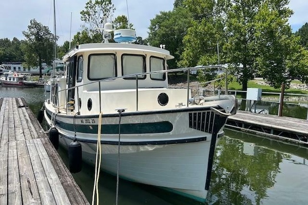 Photo of the 2001 Nordic Tugs 32 "Forget Me Knot"