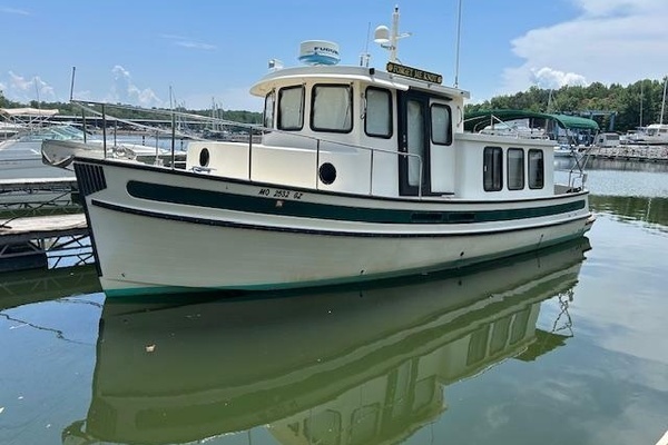 Photo of the 2001 Nordic Tugs 32 "Forget Me Knot"