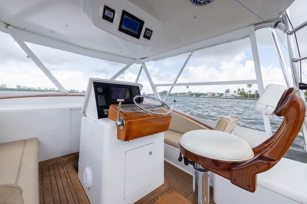Predator 35 Express Yacht For Sale