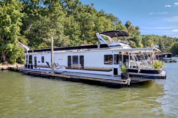 Photo of the 1996 Stardust Cruisers 14.5 x 69