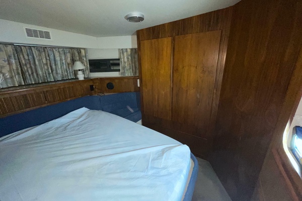37ft Carver Yacht For Sale
