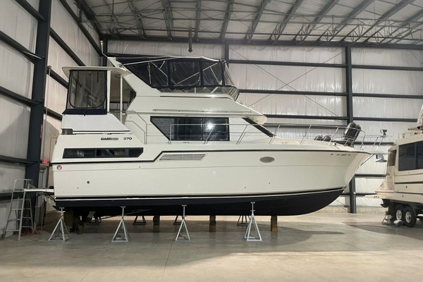 Photo of the 1994 Carver 370 Aft Cabin Motor Yacht