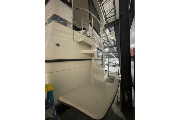 37ft Carver Yacht For Sale