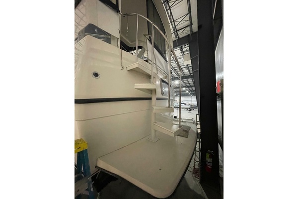 Photo of the 1994 Carver 370 Aft Cabin Motor Yacht