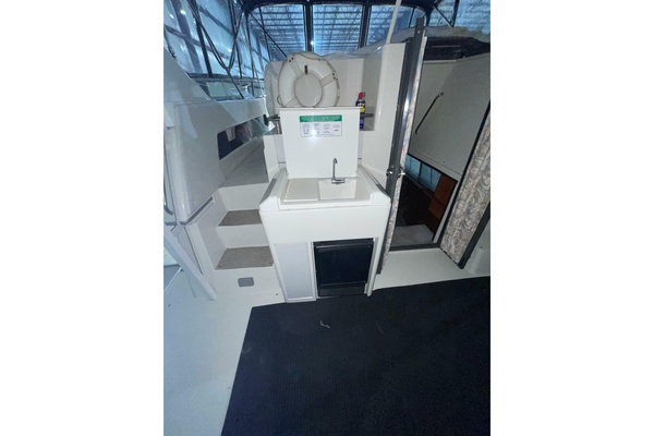 37ft Carver Yacht For Sale