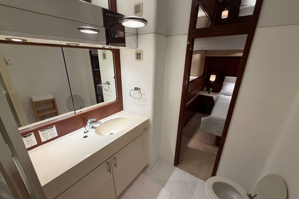 Hatteras 70 Cockpit Motor Yacht Yacht For Sale