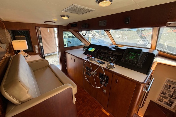 Hatteras 70 Cockpit Motor Yacht Yacht For Sale
