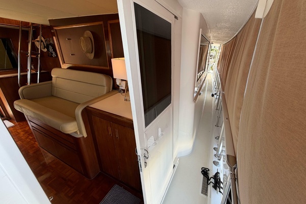 Hatteras 70 Cockpit Motor Yacht Yacht For Sale