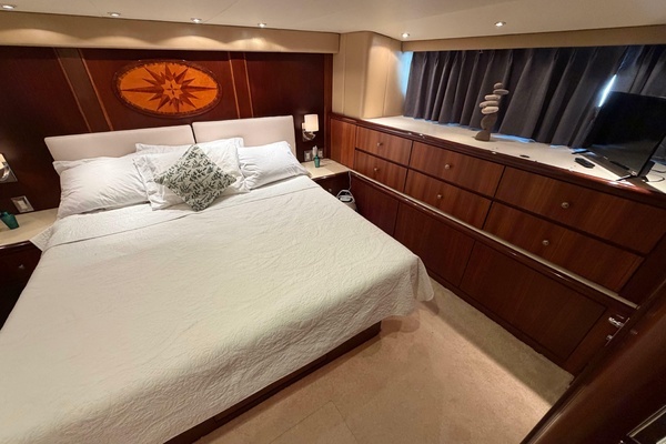 Hatteras 70 Cockpit Motor Yacht Yacht For Sale