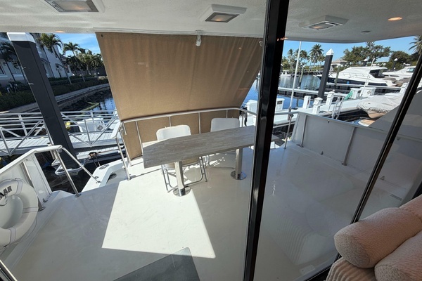 Hatteras 70 Cockpit Motor Yacht Yacht For Sale