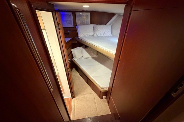 Hatteras 70 Cockpit Motor Yacht Yacht For Sale