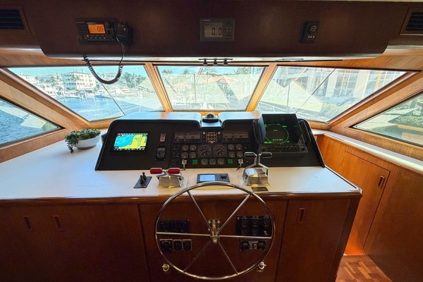 Hatteras 70 Cockpit Motor Yacht Yacht For Sale