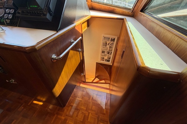 Hatteras 70 Cockpit Motor Yacht Yacht For Sale