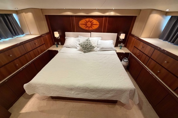 Hatteras 70 Cockpit Motor Yacht Yacht For Sale