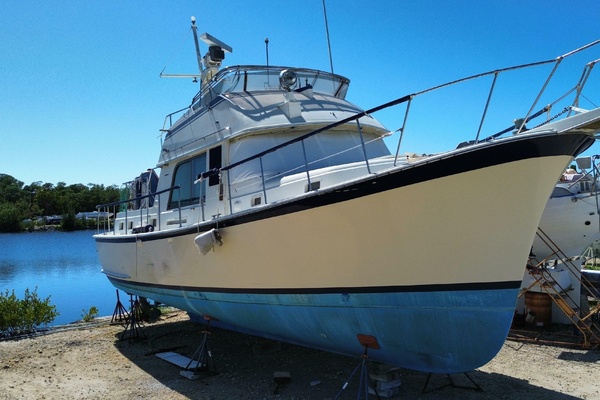 42ft Hatteras Yacht For Sale