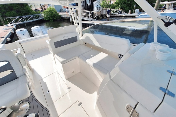33ft Cobia Yacht For Sale