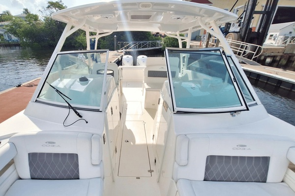 33ft Cobia Yacht For Sale