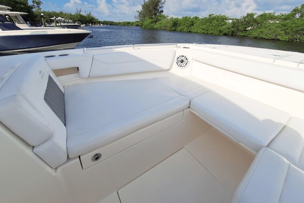 33ft Cobia Yacht For Sale