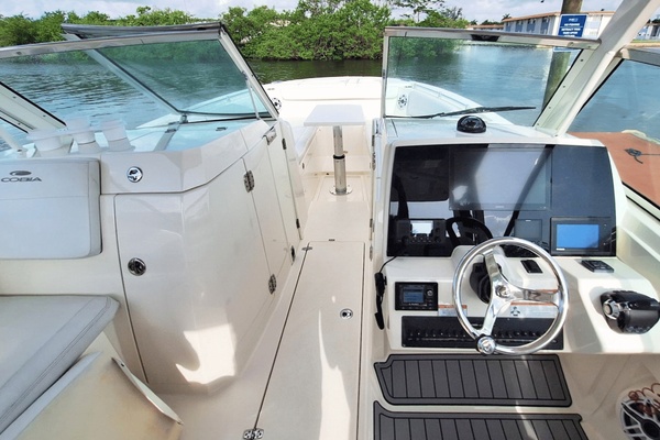 33ft Cobia Yacht For Sale