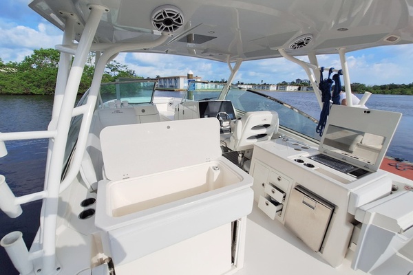 33ft Cobia Yacht For Sale