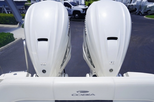 2021 Cobia 33