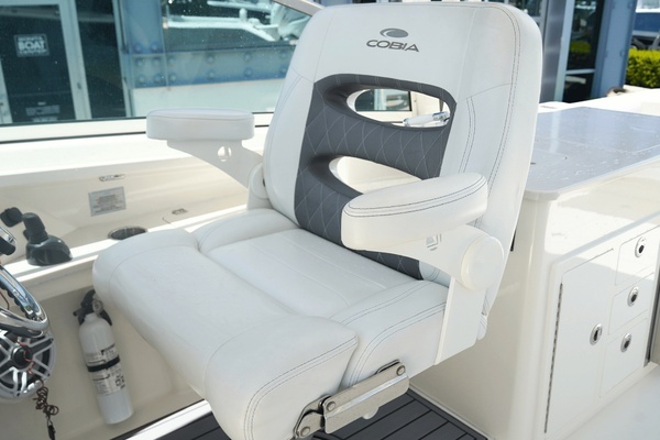 2021 Cobia 33