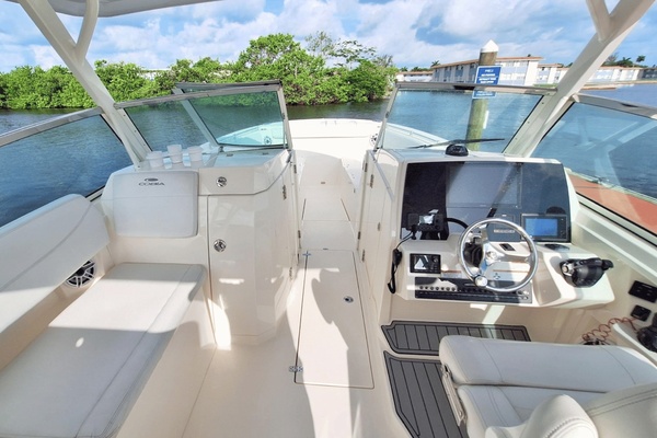 33ft Cobia Yacht For Sale
