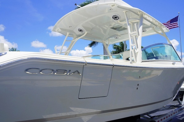 2021 Cobia 33