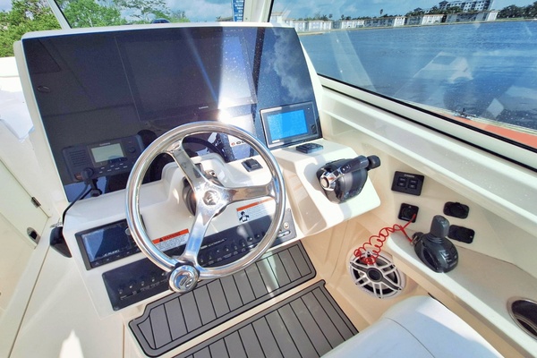 33ft Cobia Yacht For Sale