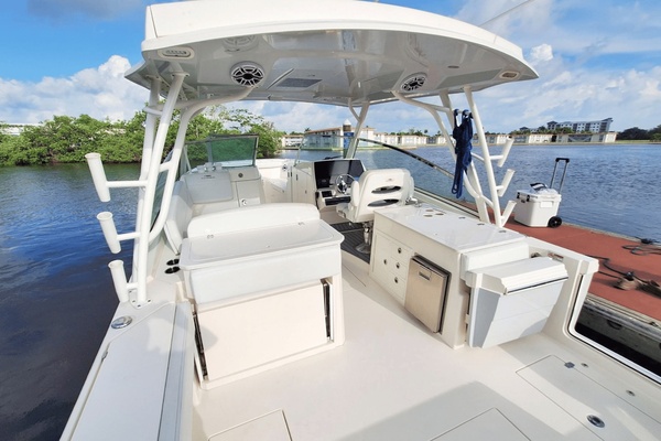 33ft Cobia Yacht For Sale