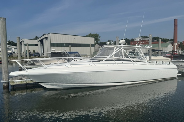 2002 Intrepid 38 377 Walkaround