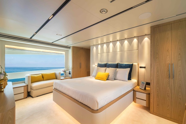 FD110 007 110ft Horizon Yacht For Sale